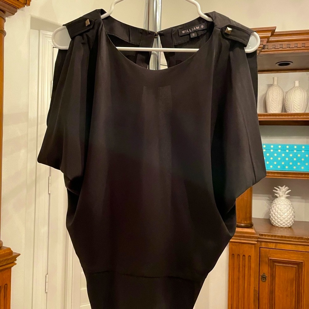 William B black open back top Small